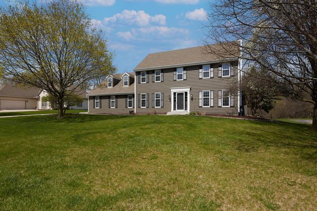 N49W16206 Graysland DRIVE, Menomonee Falls, WI 53051
