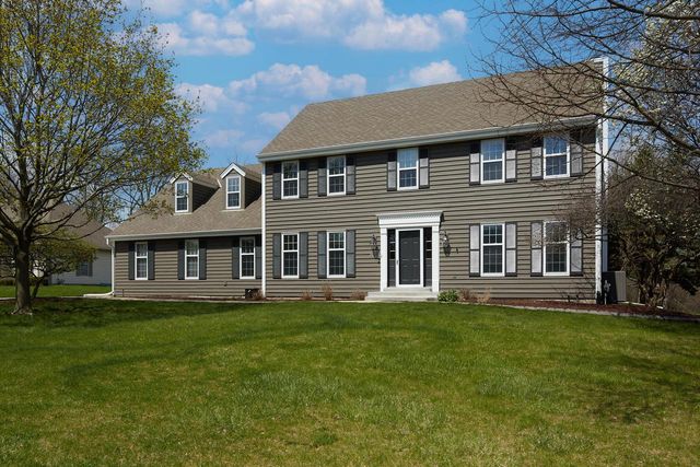 N49W16206 Graysland DRIVE, Menomonee Falls, WI 53051