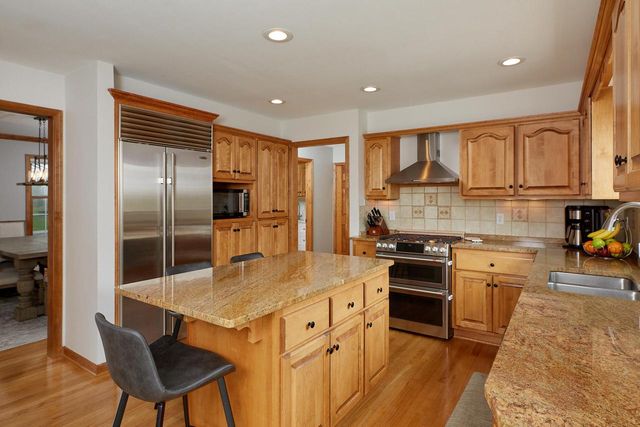 N49W16206 Graysland DRIVE, Menomonee Falls, WI 53051