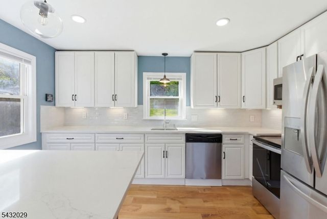 931 Plymouth Lake Dr, Stillwater Twp., NJ 07860