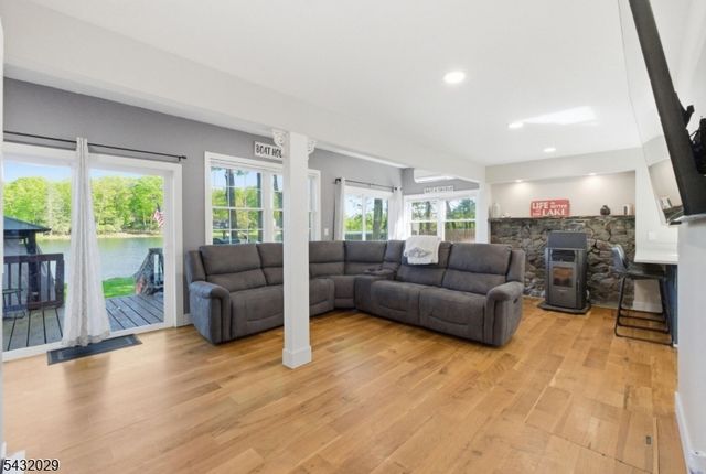 931 Plymouth Lake Dr, Stillwater Twp., NJ 07860