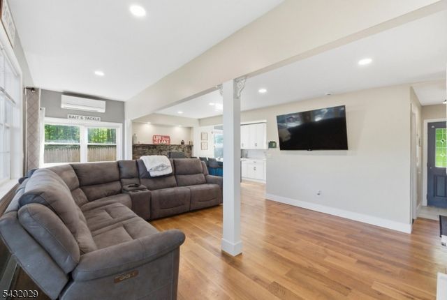 931 Plymouth Lake Dr, Stillwater Twp., NJ 07860