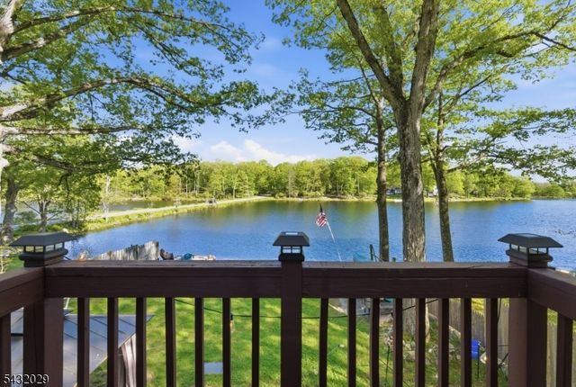 931 Plymouth Lake Dr, Stillwater Twp., NJ 07860