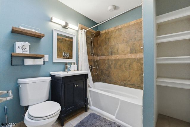 931 Plymouth Lake Dr, Stillwater Twp., NJ 07860