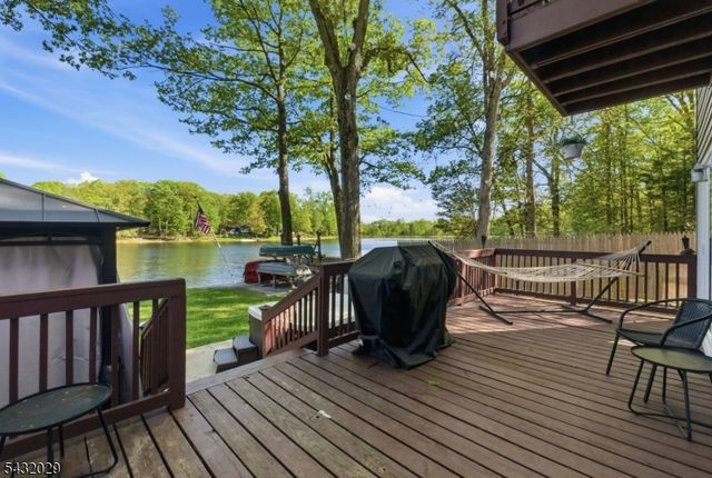 931 Plymouth Lake Dr, Stillwater Twp., NJ 07860