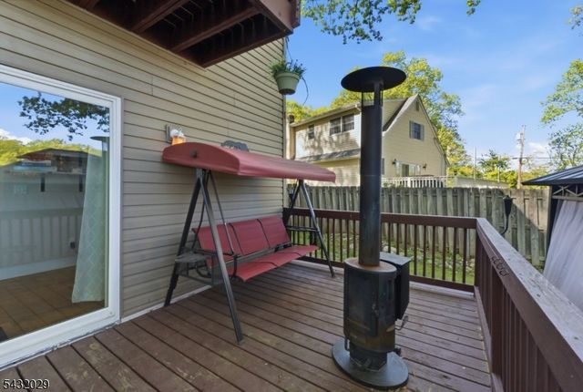 931 Plymouth Lake Dr, Stillwater Twp., NJ 07860