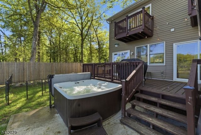 931 Plymouth Lake Dr, Stillwater Twp., NJ 07860