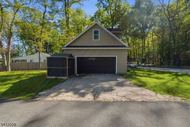 931 Plymouth Lake Dr, Stillwater Twp., NJ 07860