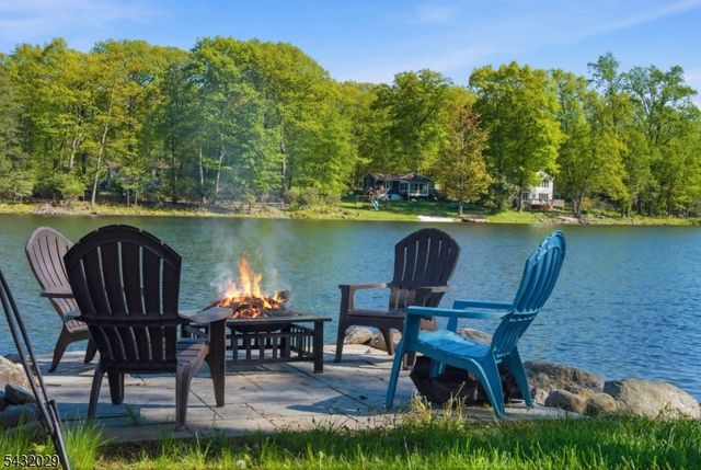 931 Plymouth Lake Dr, Stillwater Twp., NJ 07860