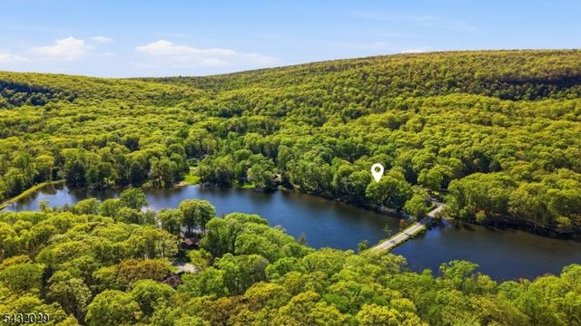 931 Plymouth Lake Dr, Stillwater Twp., NJ 07860