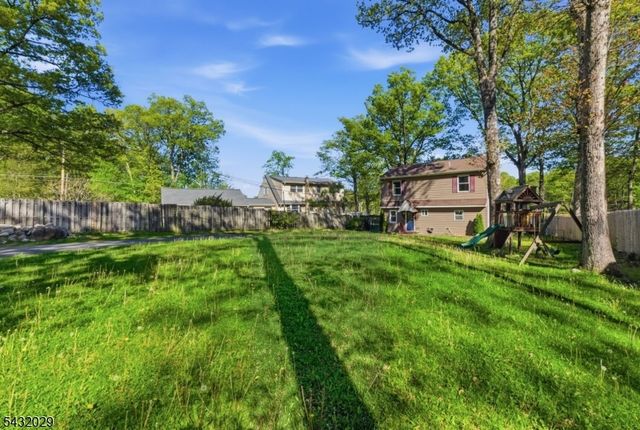 931 Plymouth Lake Dr, Stillwater Twp., NJ 07860