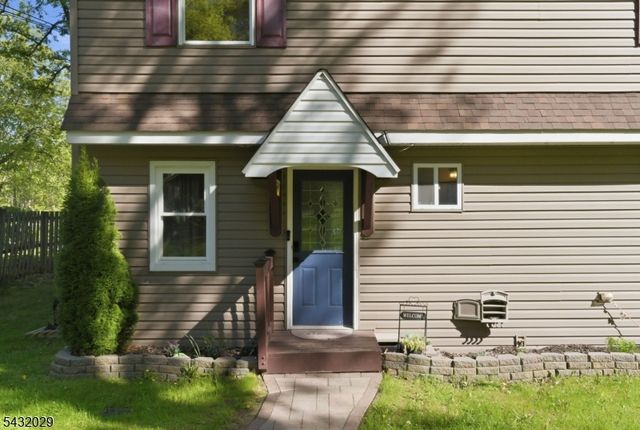 931 Plymouth Lake Dr, Stillwater Twp., NJ 07860