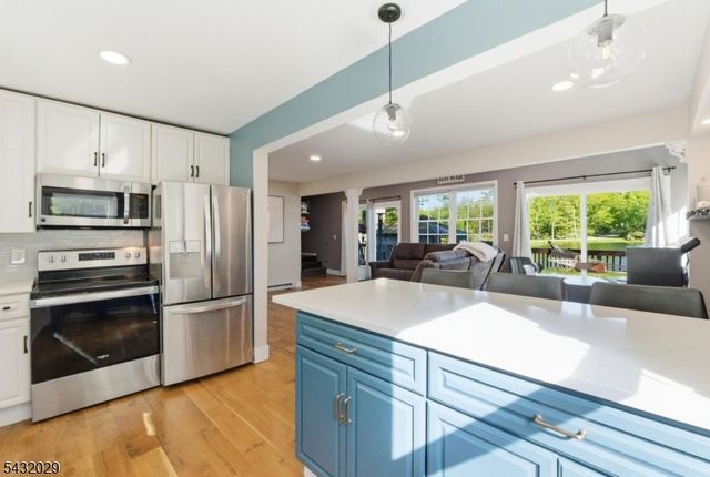931 Plymouth Lake Dr, Stillwater Twp., NJ 07860