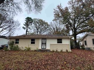 1220 S WHITE STATION RD, Memphis, TN 38117