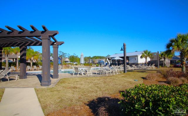 10984 Coues Dr, Bellview, FL 32526