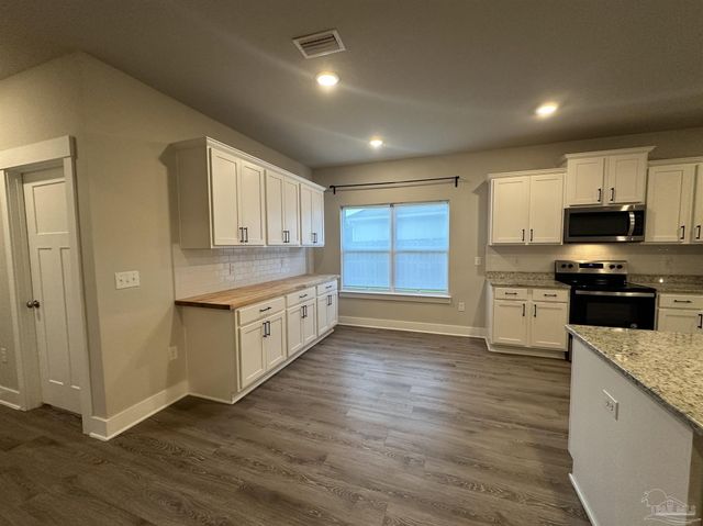 10984 Coues Dr, Bellview, FL 32526