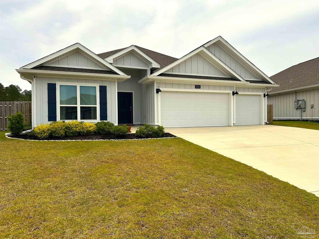 10984 Coues Dr, Bellview, FL 32526