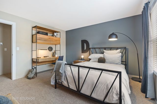 77 Kensington Circle 301, Wheaton, IL 60189