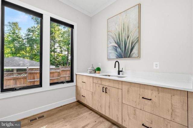 1843 RHODE ISLAND AVE, Mclean, VA 22101