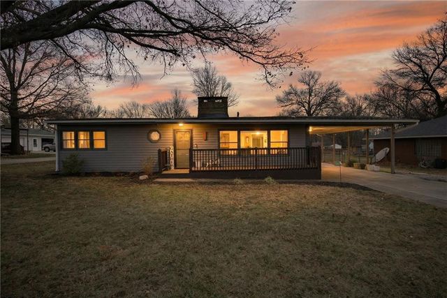 6 Sunset Lane, Paola, KS 66071