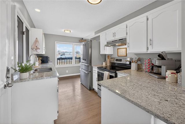 6 Sunset Lane, Paola, KS 66071