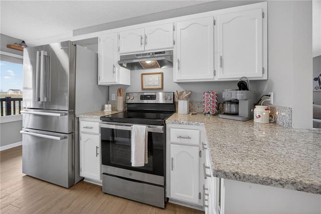 6 Sunset Lane, Paola, KS 66071