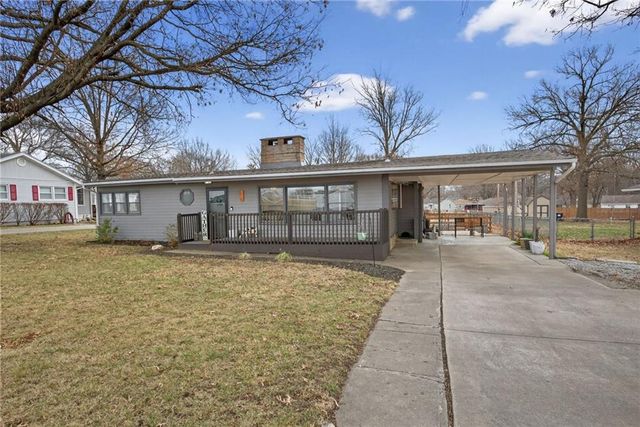 6 Sunset Lane, Paola, KS 66071