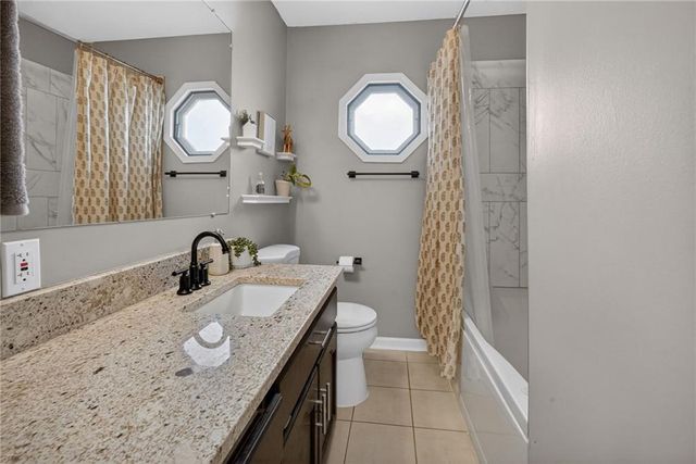 6 Sunset Lane, Paola, KS 66071