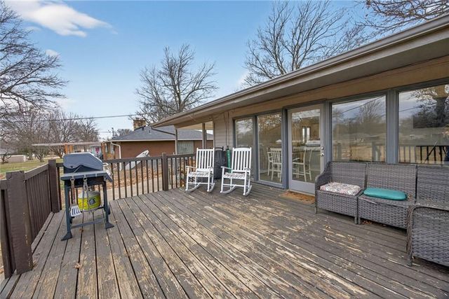 6 Sunset Lane, Paola, KS 66071