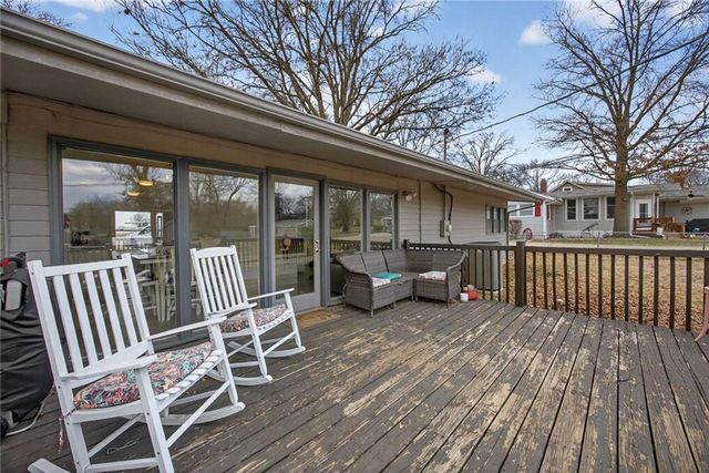 6 Sunset Lane, Paola, KS 66071