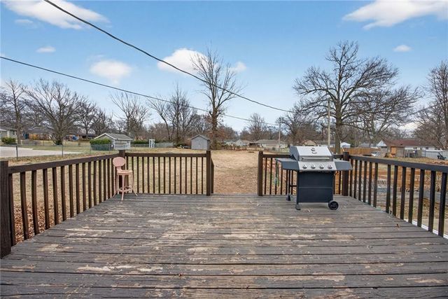 6 Sunset Lane, Paola, KS 66071