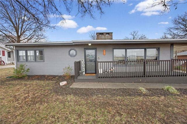 6 Sunset Lane, Paola, KS 66071