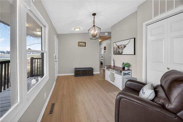 6 Sunset Lane, Paola, KS 66071