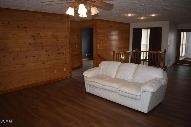 273 Stott Lane, Gatlinburg, TN 37738