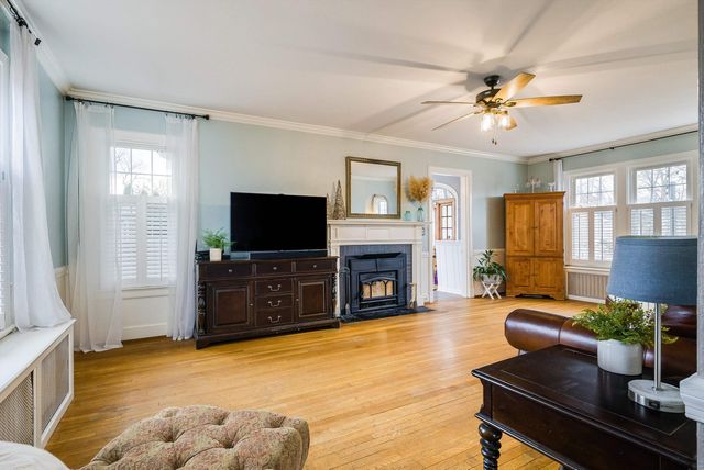 701 ROSSER AVE, Waynesboro, VA 22980