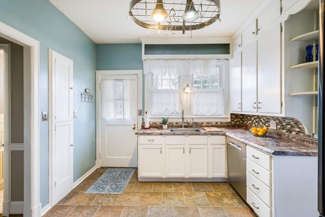 701 ROSSER AVE, Waynesboro, VA 22980