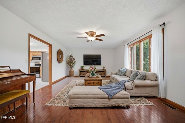 17304 Mary Lee Drive, Abingdon, VA 24210