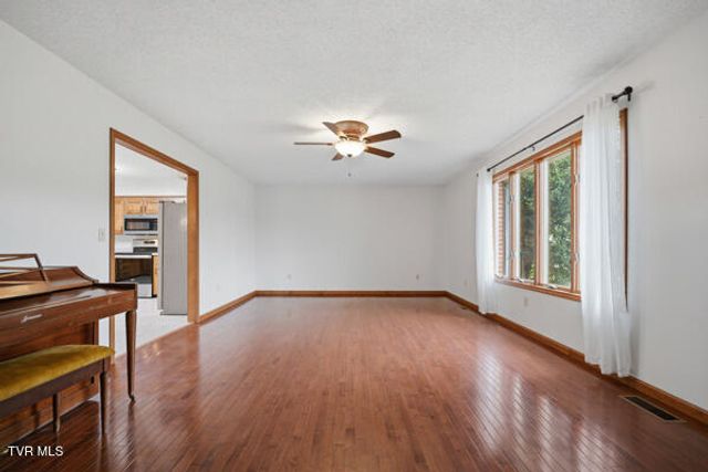 17304 Mary Lee Drive, Abingdon, VA 24210