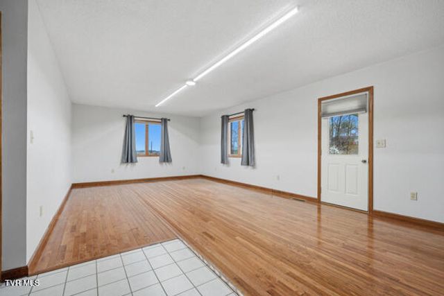 17304 Mary Lee Drive, Abingdon, VA 24210