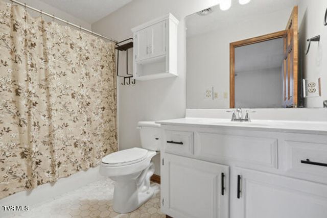 17304 Mary Lee Drive, Abingdon, VA 24210