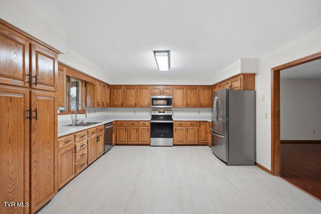 17304 Mary Lee Drive, Abingdon, VA 24210