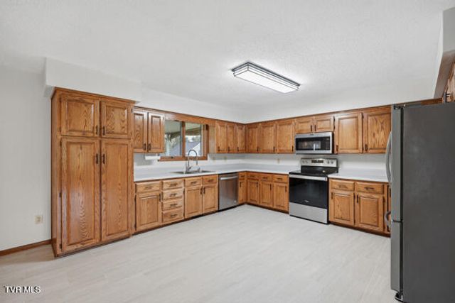 17304 Mary Lee Drive, Abingdon, VA 24210