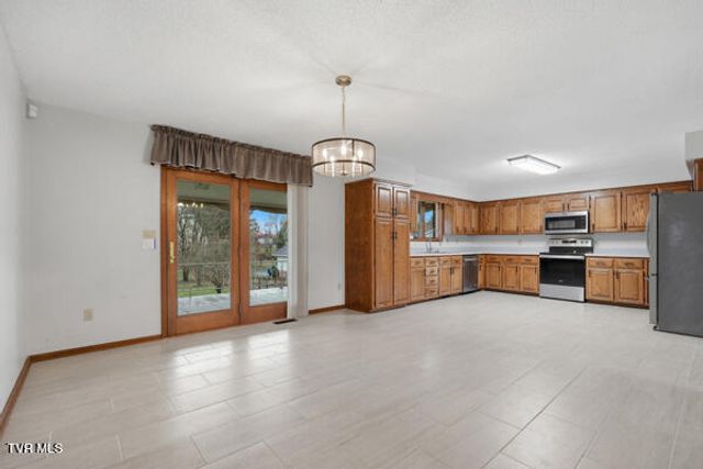 17304 Mary Lee Drive, Abingdon, VA 24210