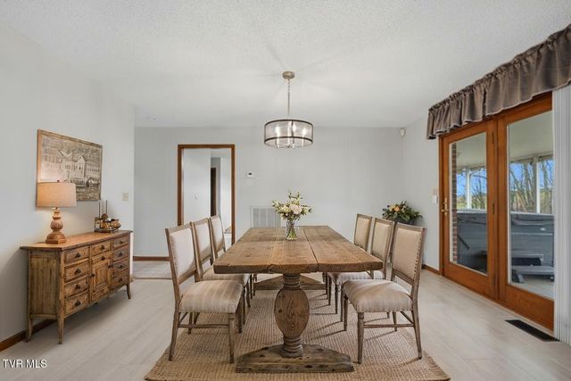 17304 Mary Lee Drive, Abingdon, VA 24210