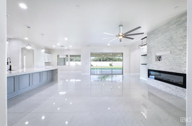 11520 Cloverfield Circle, Bakersfield, CA 93311