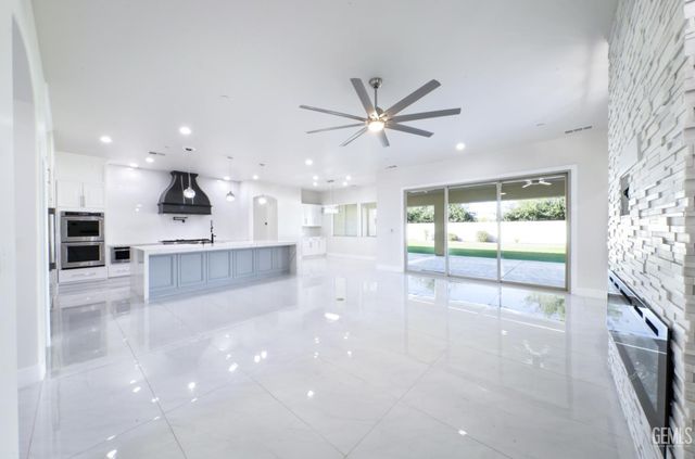 11520 Cloverfield Circle, Bakersfield, CA 93311