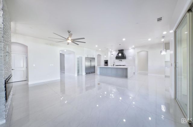 11520 Cloverfield Circle, Bakersfield, CA 93311