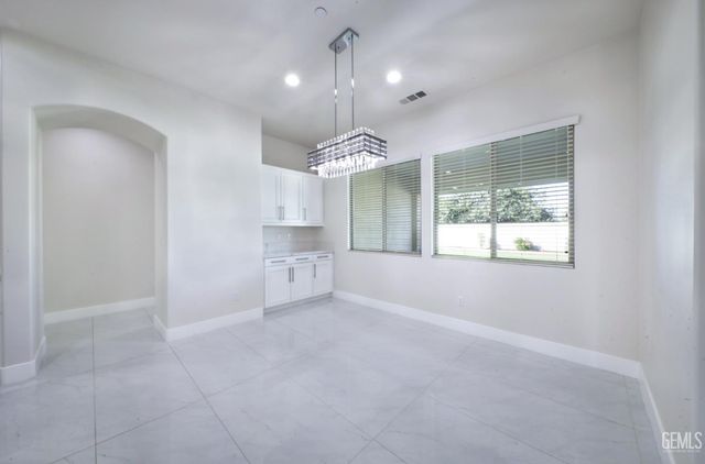 11520 Cloverfield Circle, Bakersfield, CA 93311