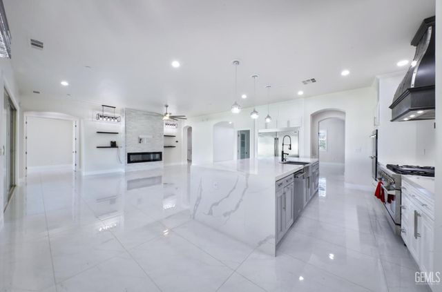11520 Cloverfield Circle, Bakersfield, CA 93311