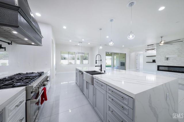 11520 Cloverfield Circle, Bakersfield, CA 93311